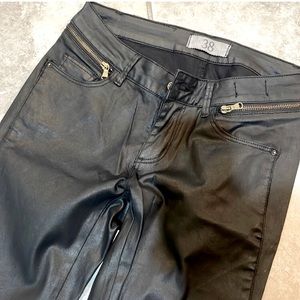 🚨SOLD🚨Zara Stylish Pleather Pants in Pristine Condition ✨
